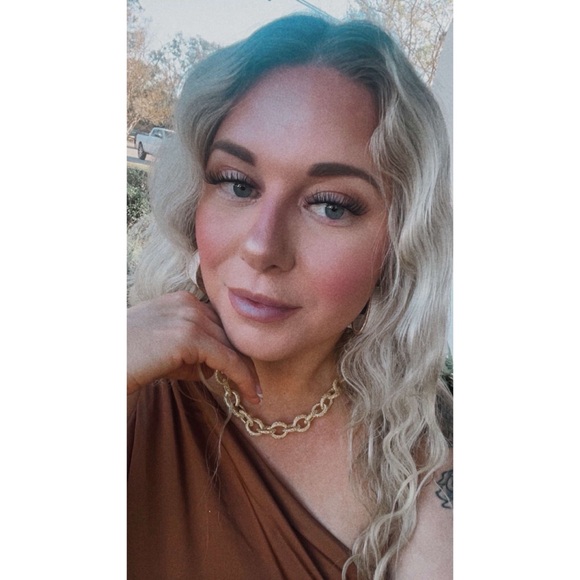 Meet your Posher, Sabrina - Picture 2 of 2